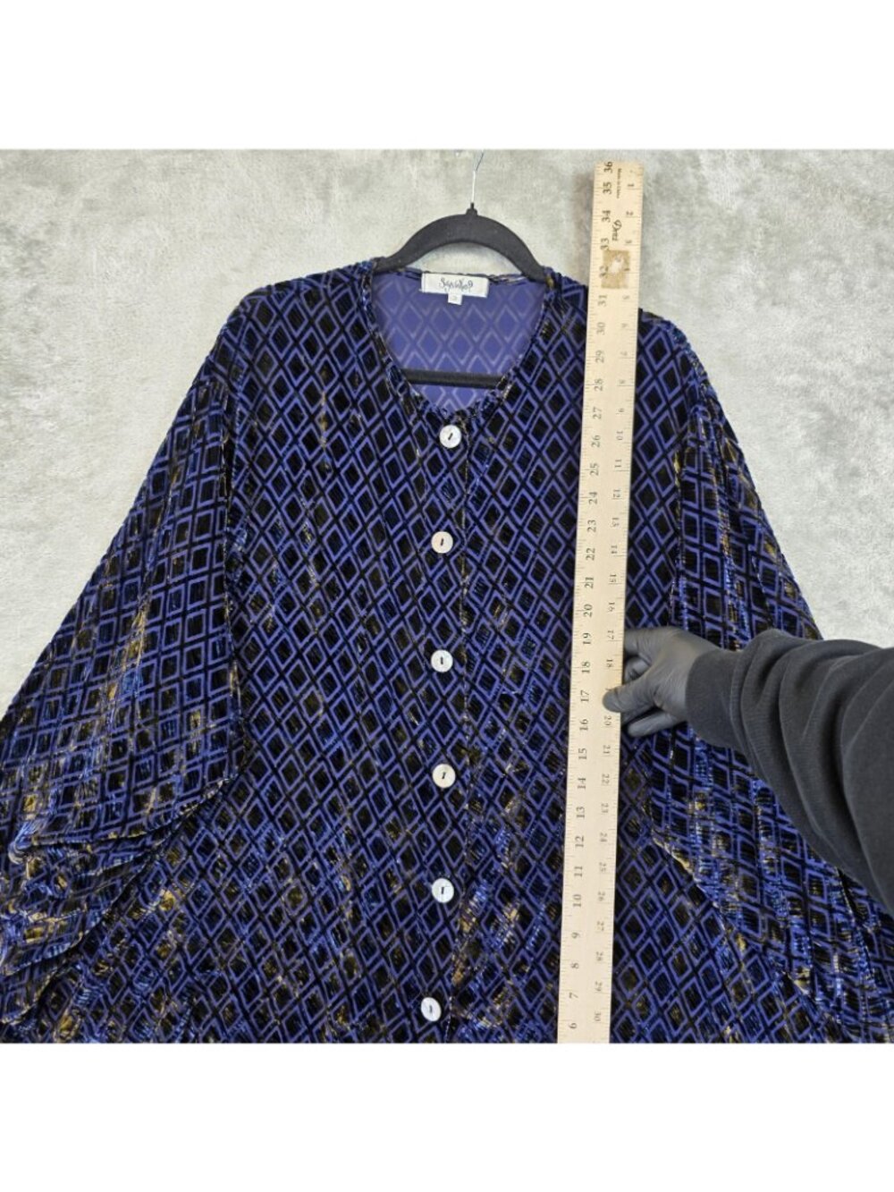 SaysWho? Blouse Womens 3 Blue Velvet Button Front Long Kimono Sleeve Geometric - Picture 4 of 8